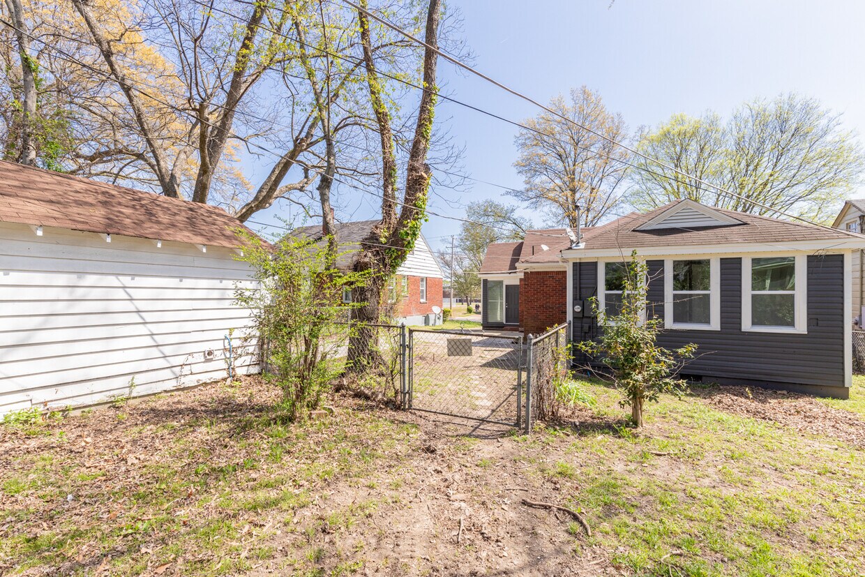 Photo - 1055 University St (Memphis, TN)