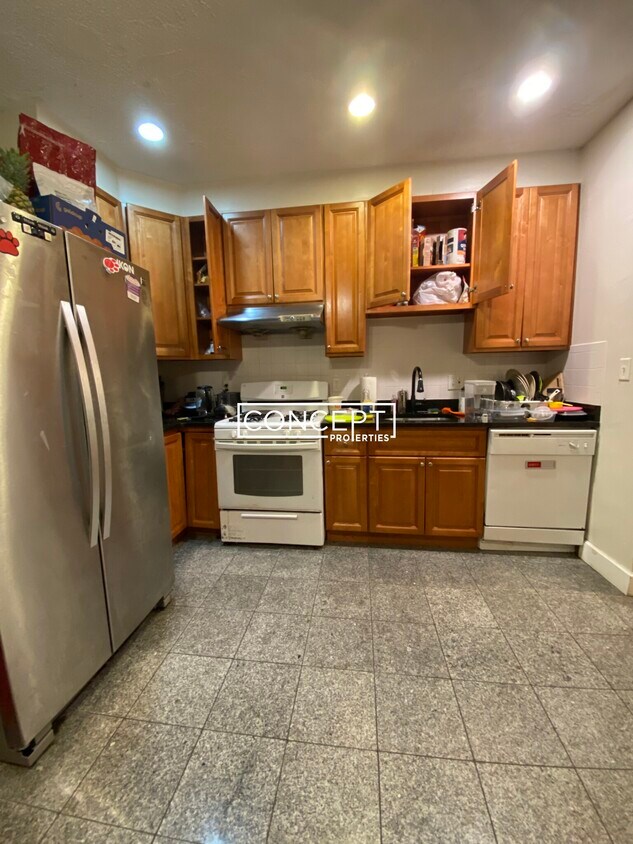 Primary Photo - 127 Cedar St