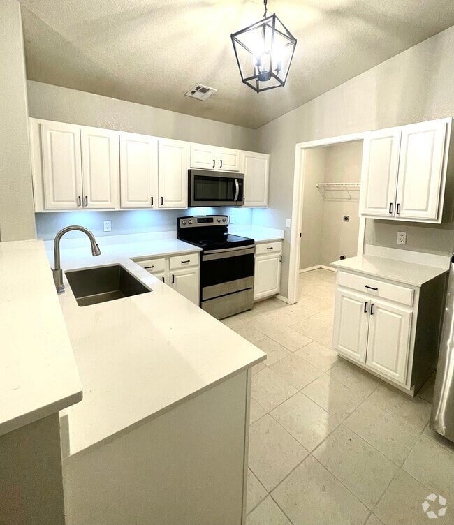 Building Photo - 15404 Lilly Garden Ln