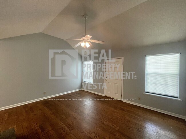 Foto del edificio - Charming Three Bedroom Home in Lake Wildwood