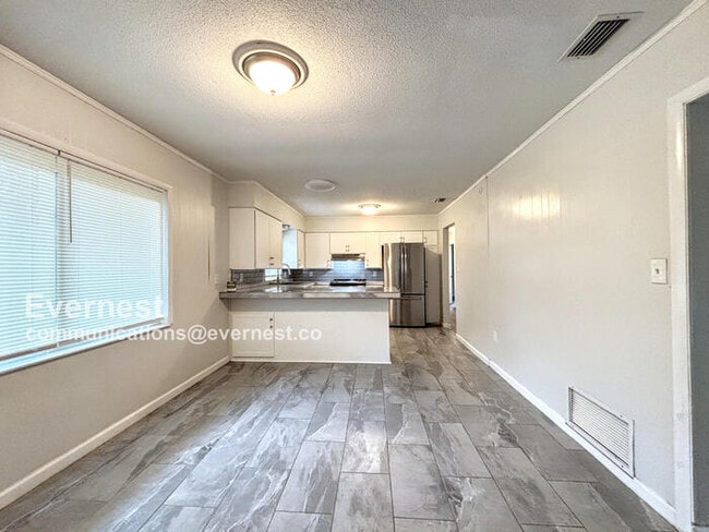 Building Photo - 1131 N Magnolia Cir