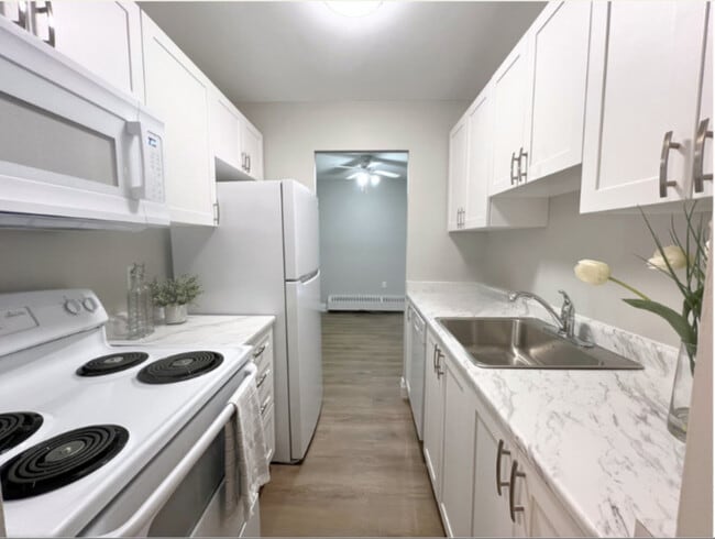 Building Photo - Regency Court Apartments - Kathleen