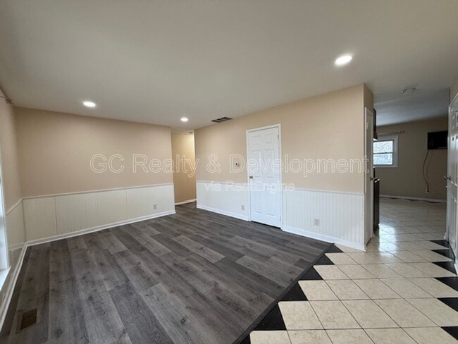 Building Photo - 1012 Vine St