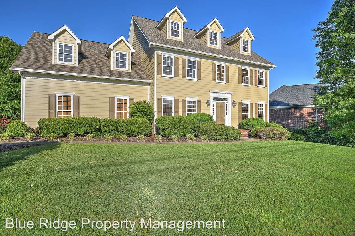 Primary Photo - 1004 Sussex Dr