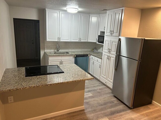 Foto del edificio - 7427 Windhaven Rd