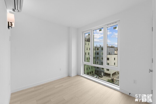 Foto del edificio - 227 Clarkson Ave