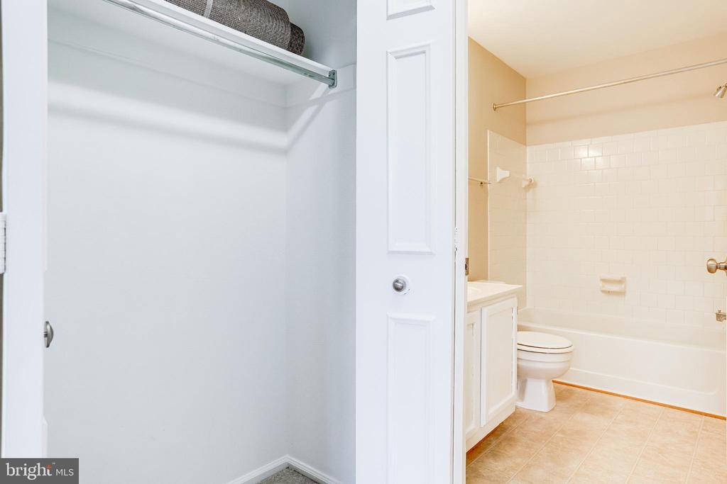 Foto principal - 7758 New Providence Dr