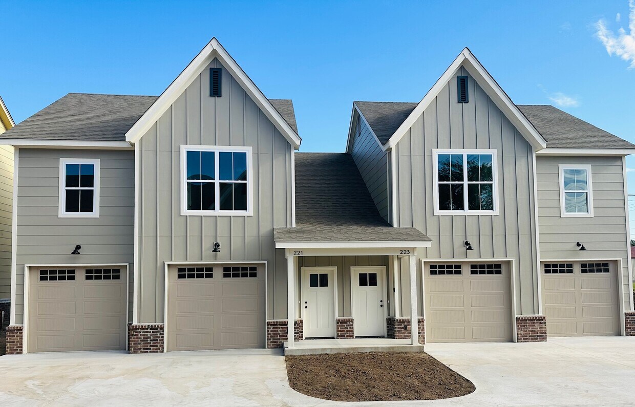 Foto principal - 219 Silverleaf Ln