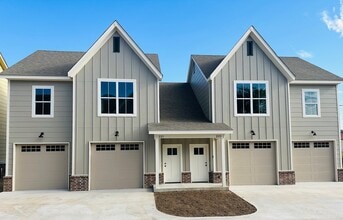 219 Silverleaf Ln