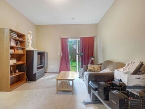 Building Photo - 5013 Dunkirk Pl N