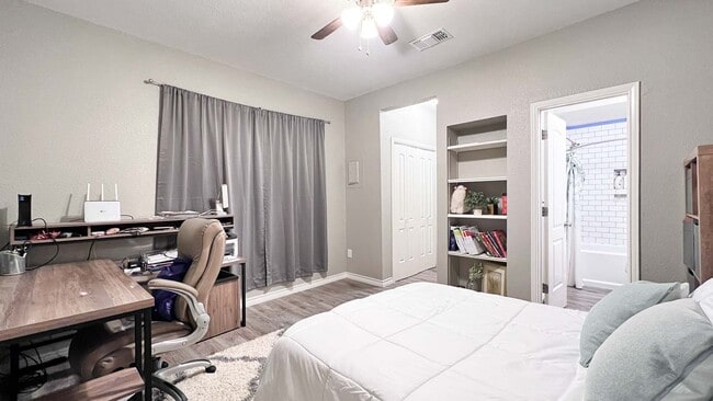 Building Photo - 1908 San Antonio St