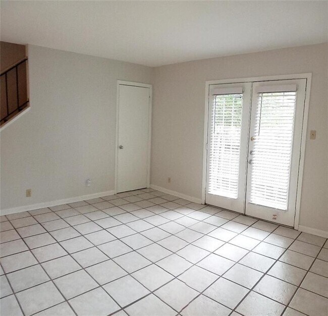 Foto del edificio - 2800 Westhill Dr