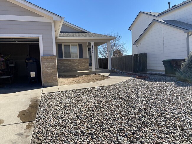 Foto del edificio - 3 bedroom 2 car garage - Middle Bay Way