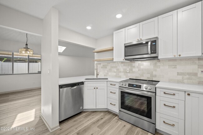 Building Photo - 9350 Arbolita Way