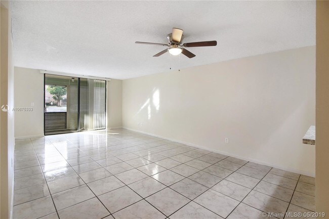 Foto del edificio - 2840 Somerset Dr