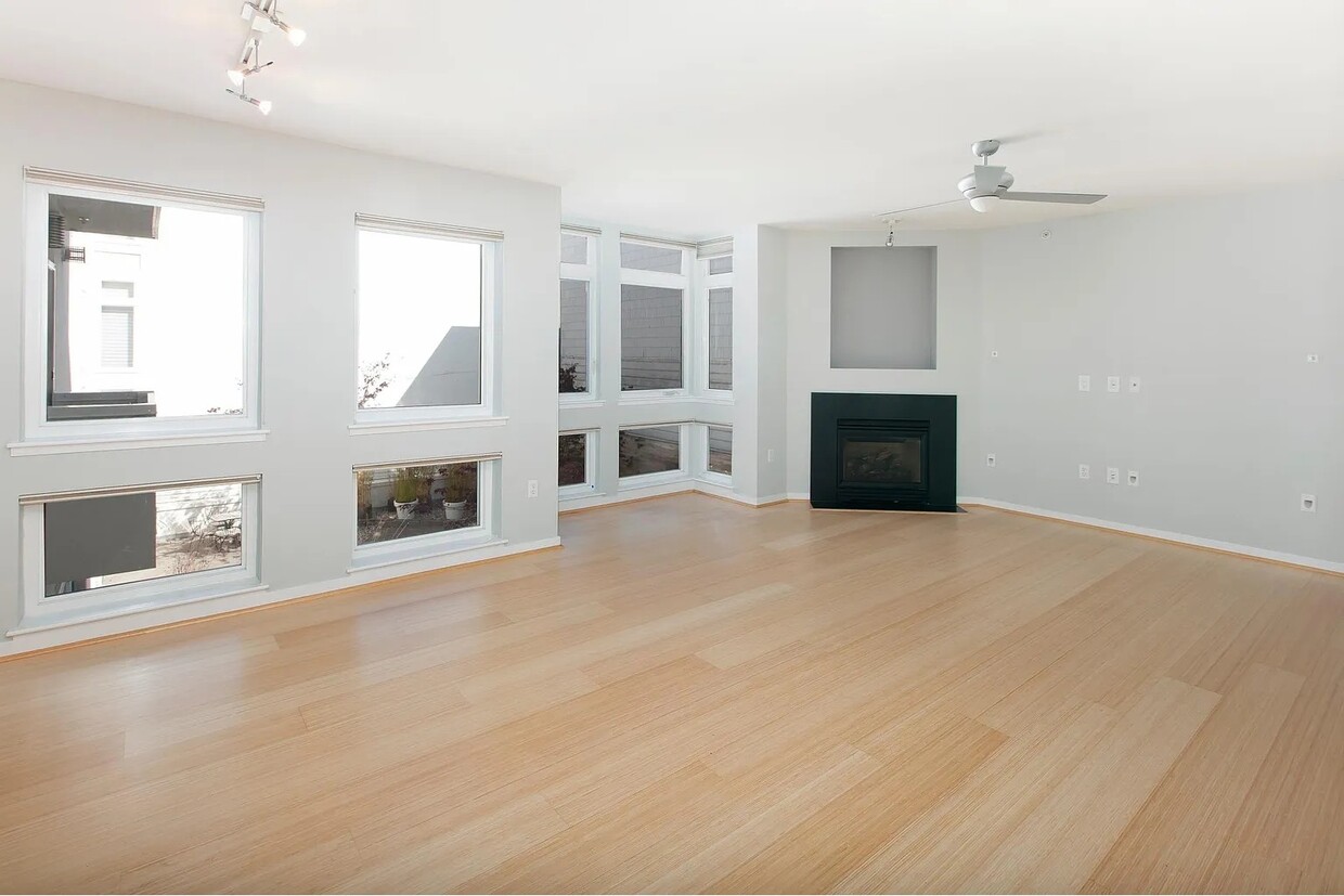 Primary Photo - 3208 Pierce St