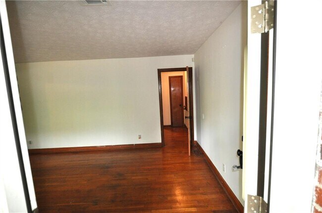 Building Photo - 486 Pegg Rd SW