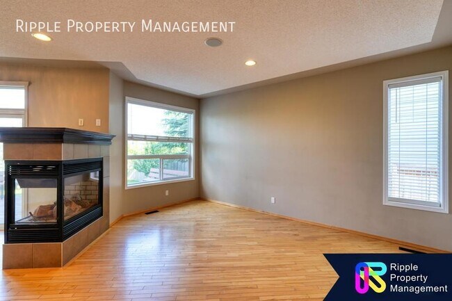 Building Photo - Modern 4 Beds, 4 Baths Single- Family | Av...