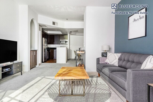 Foto del edificio - 345 S Cloverdale Ave