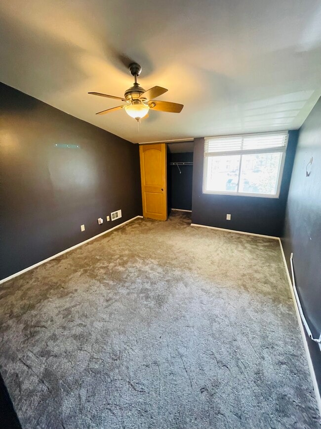 Master bedroom - 8950 N 95th St