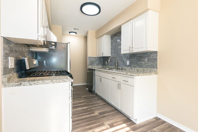 Foto del edificio - East 33rd Ct Duplex