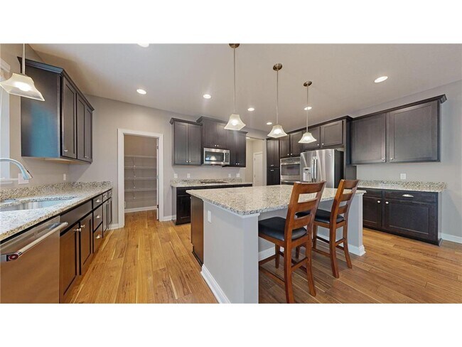 Foto del edificio - 5585 Orchard Cove