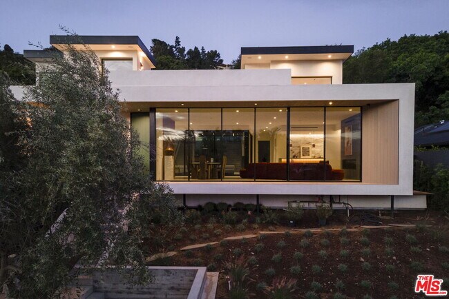 Building Photo - 5208 Sanchez Dr