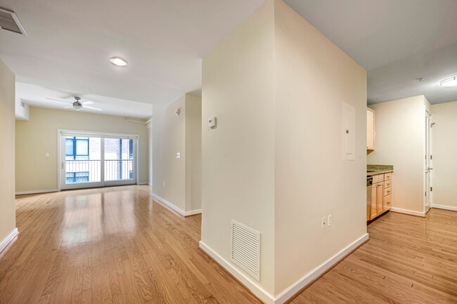 Building Photo - 875 N St NW