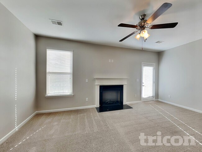 Foto del edificio - 368 Lossie Ln