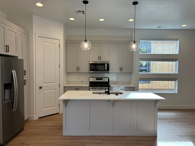 Foto del edificio - Price Reduced!! Woodland Estates Townhome!