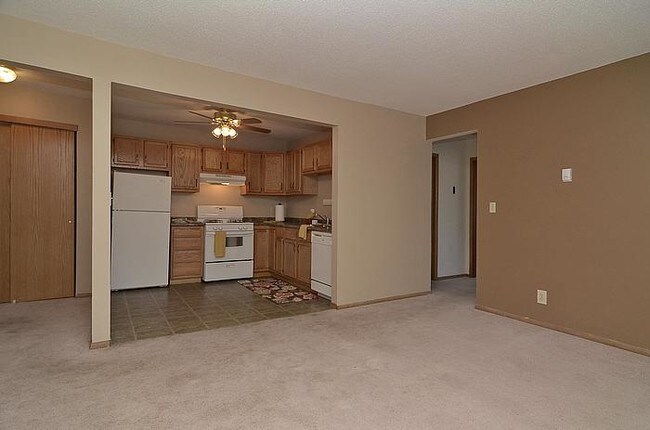 Cocina/Sala de estar - 6301 Pleasant Ave