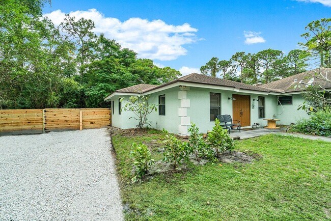 Foto del edificio - 3303 Custer Ave
