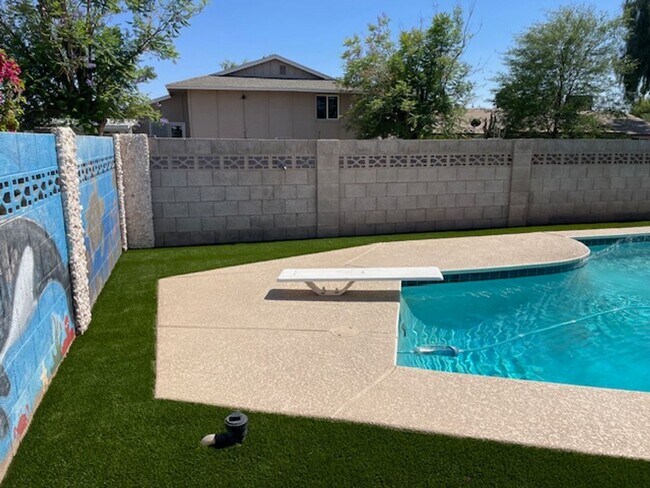 Foto del edificio - 6 Bed/4.5 Bath Home Close to ASU