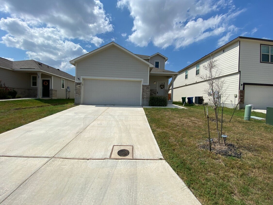 Spacious 4 Bedroom ~ Convenient to JBSA Ra... - Spacious 4 Bedroom ~ Convenient to JBSA Ra...
