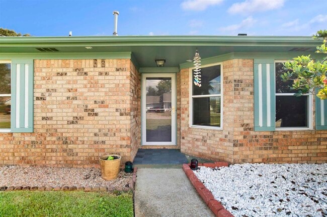 Building Photo - 4036 Shorewood Dr