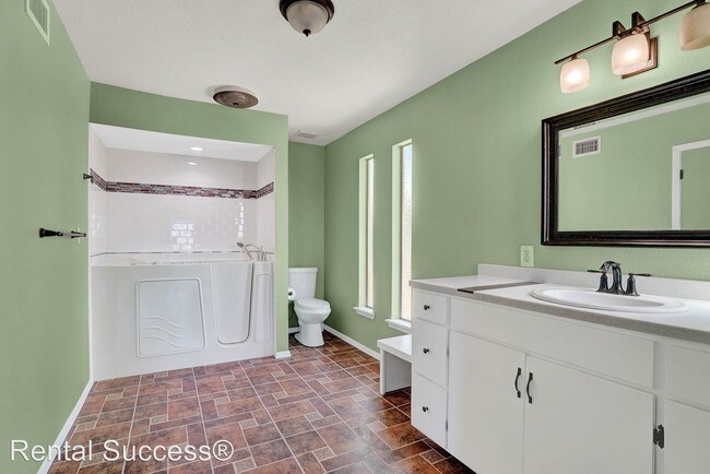 Building Photo - 3 br, 2 bath House - 836 De Leon Drive