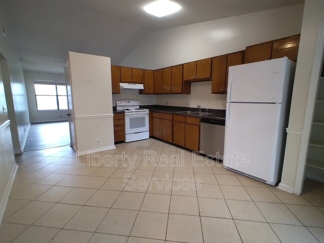Building Photo - 910 Brett Dr