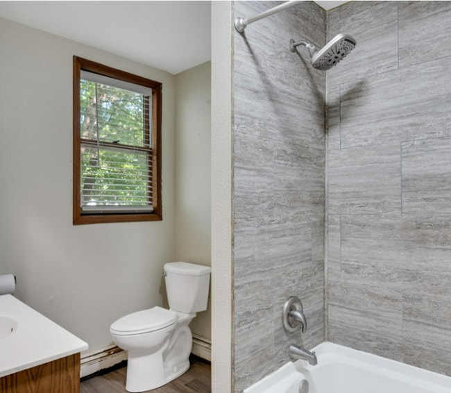 Building Photo - 1128 6th St S