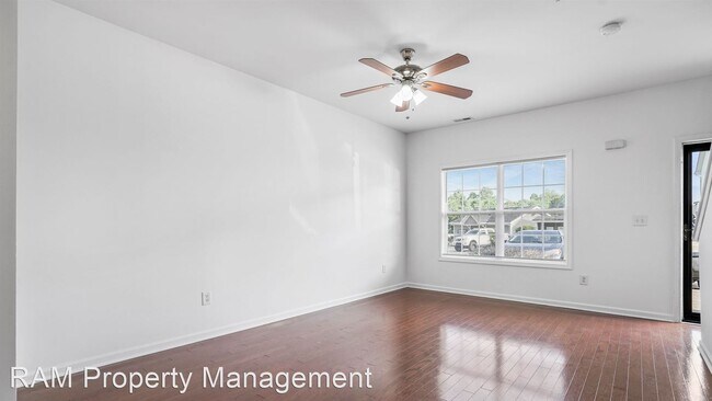 Foto del edificio - 2 br, 1.5 bath House - 4006 Clinton Lane