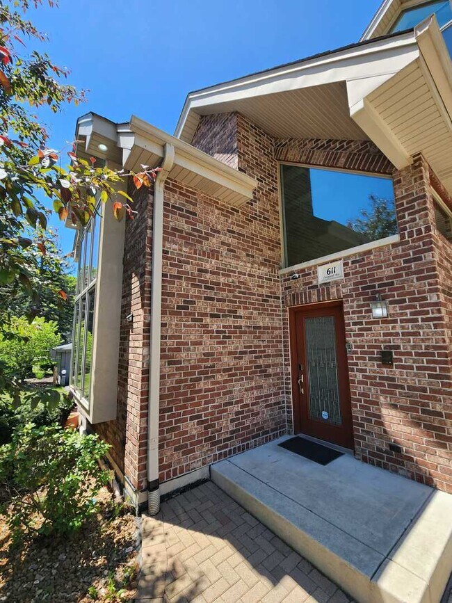 Foto del edificio - 611 S Oakwood Ave
