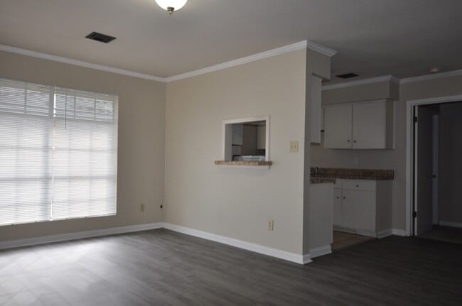 Building Photo - 107 Antoinette St