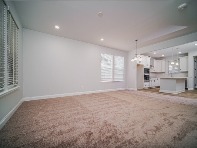 Foto del edificio - "Charming 2-Bedroom Retreat with 2 Full Baths in Belmont's Serene Setting – 1223 Sq Ft of Comfort...