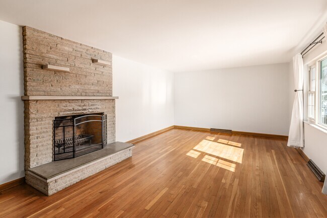 Foto del edificio - 724 Drummond Ct