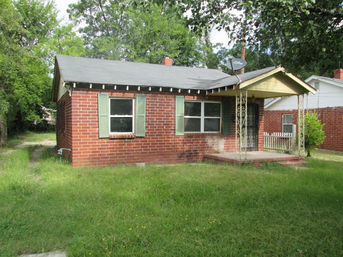 Primary Photo - 1669 Douglas St