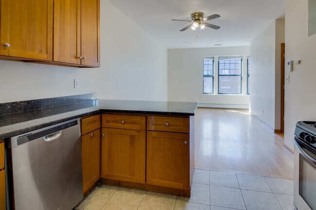 Building Photo - 1435 E 53rd St