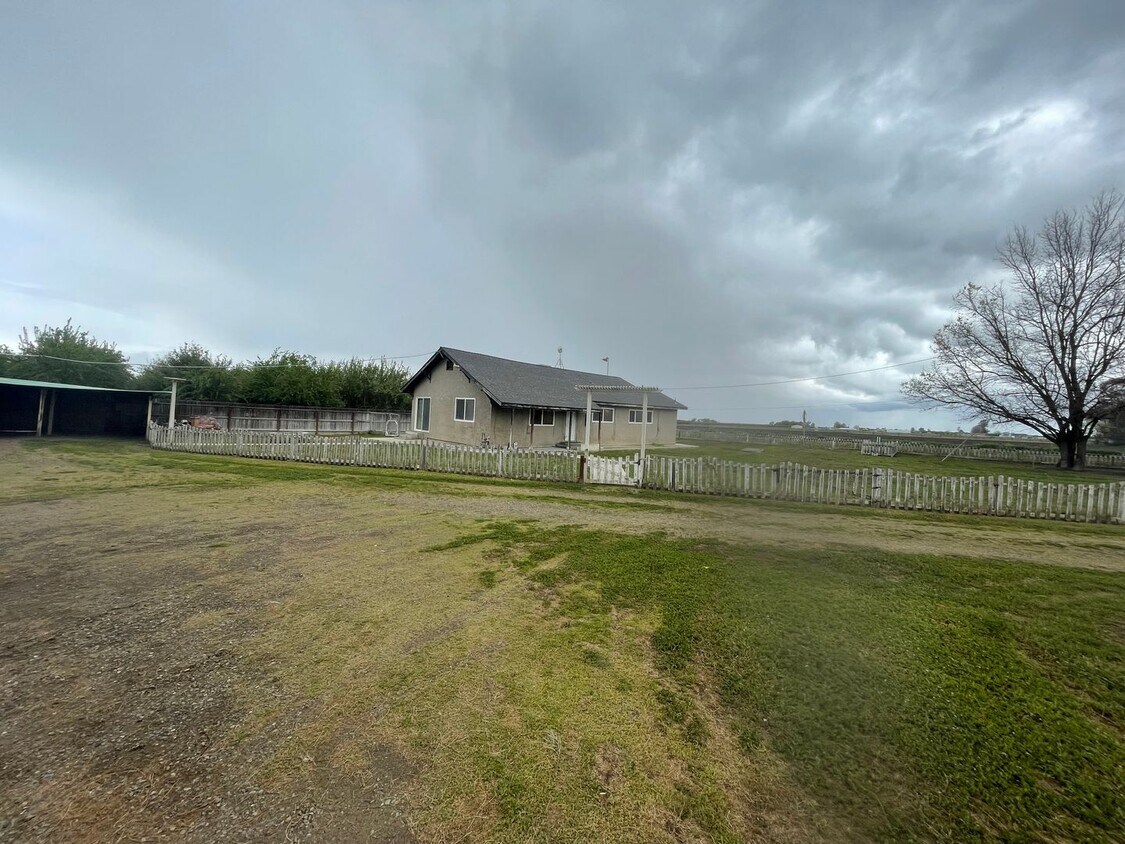 Foto del edificio - ? Coming Soon – Beautiful Country-Style Ho...