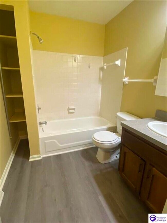 Foto del edificio - 621 E Lincoln Trail Blvd