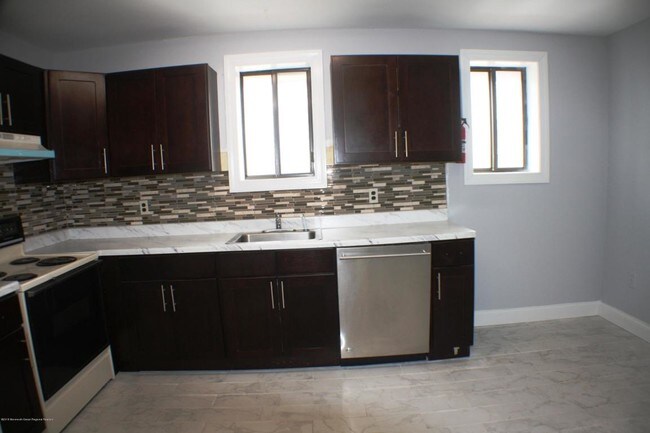 Building Photo - 33 Korman Rd