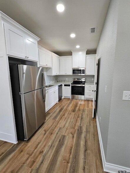 Building Photo - 100 Cook St