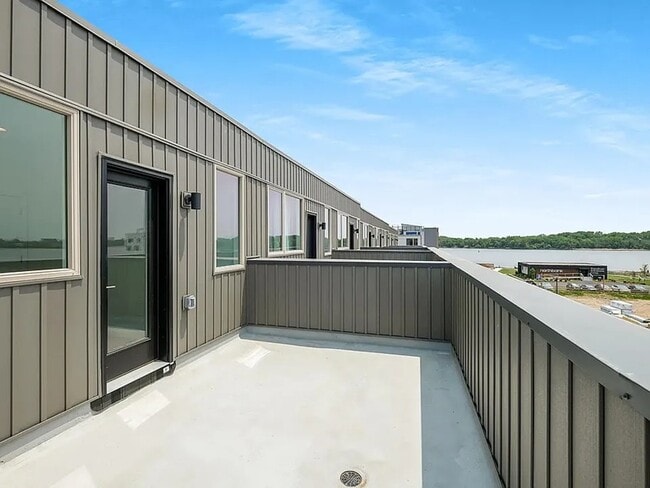 Foto del edificio - 3004 Schirra Ln